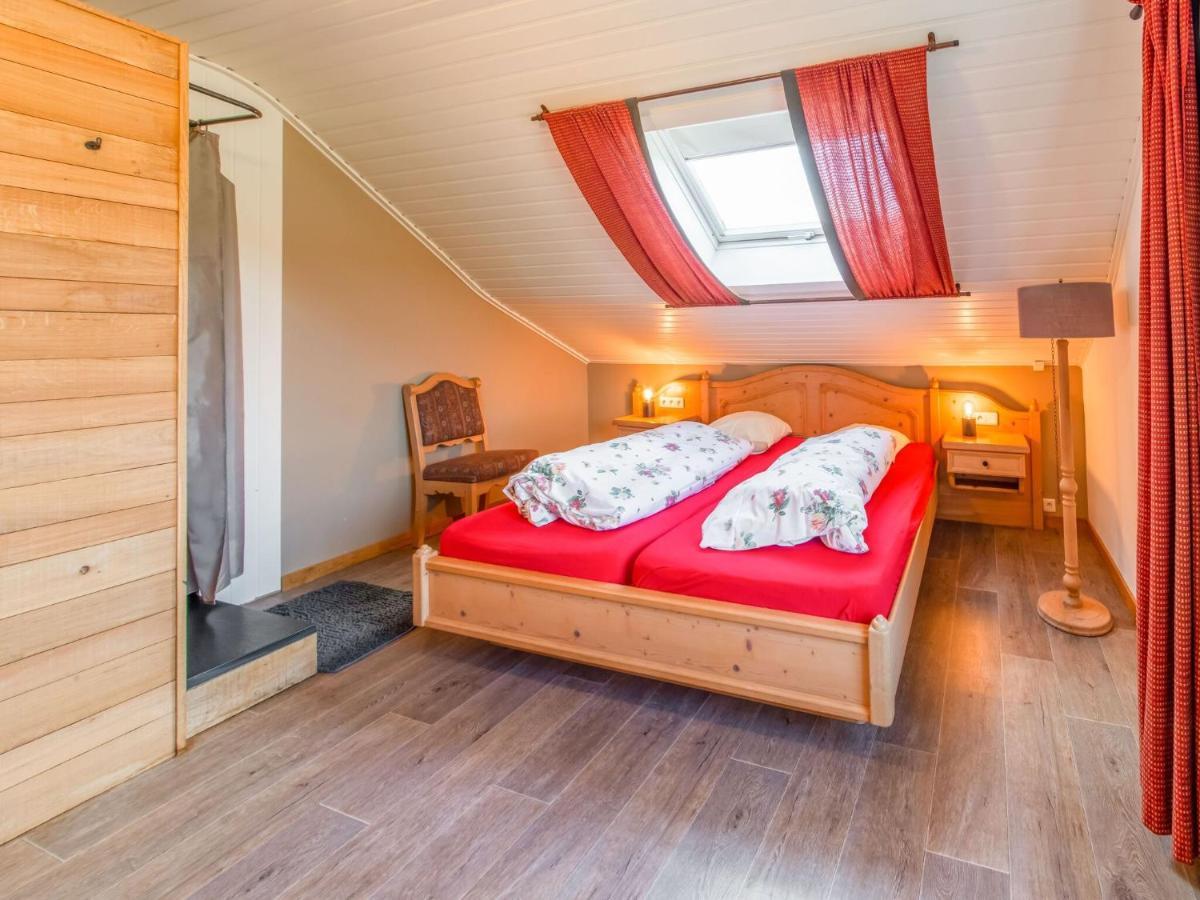 Luxurious House With Sauna In A Farm In Bastogne Eksteriør billede