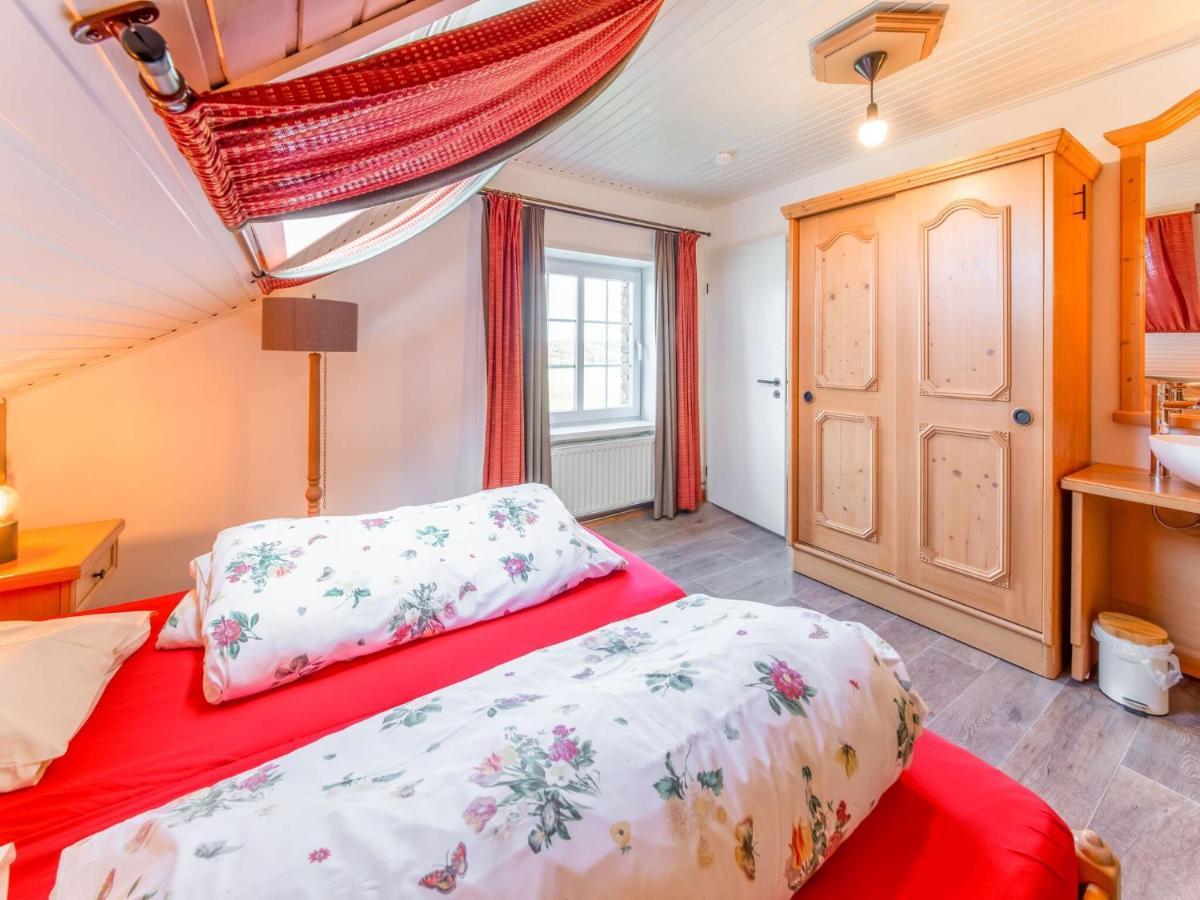 Luxurious House With Sauna In A Farm In Bastogne Eksteriør billede